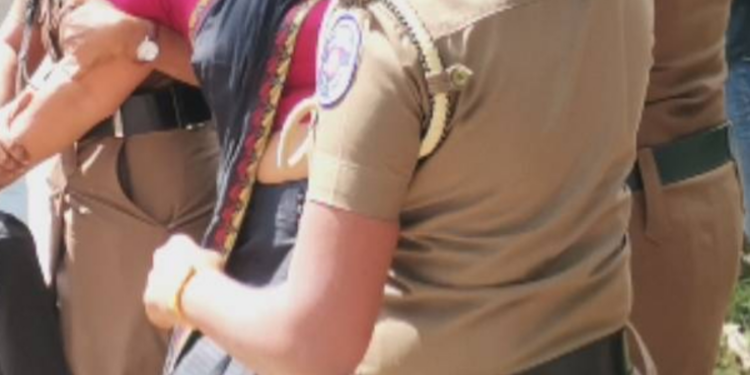 கட்டுநாயக்க விமான நிலையத்தில் சிக்கிய முல்லைத்தீவுப் பெண்கள்!