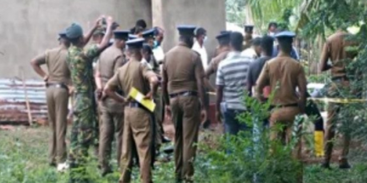 பூசகரையும் அவரது மனைவியையும் தாக்கிய பொலிஸ் உத்தியோகத்தர் கைது