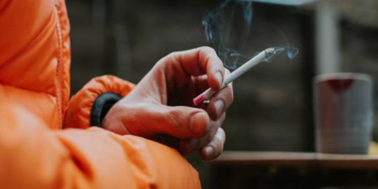 இலங்கையில் புகைப்பிடிக்க மட்டும்  52 கோடி ரூபாவை செலவிடும் மக்கள்!