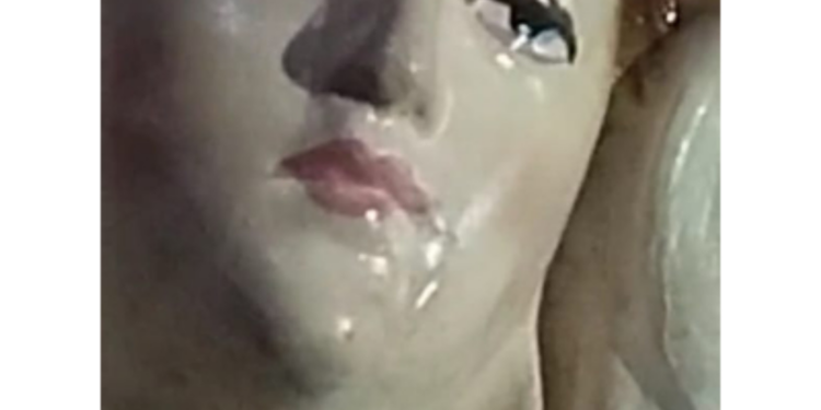 யாழில் உள்ள மாதா சிலையின் கண்களில் இருந்து கண்ணீர் வரும் அதிசயம்