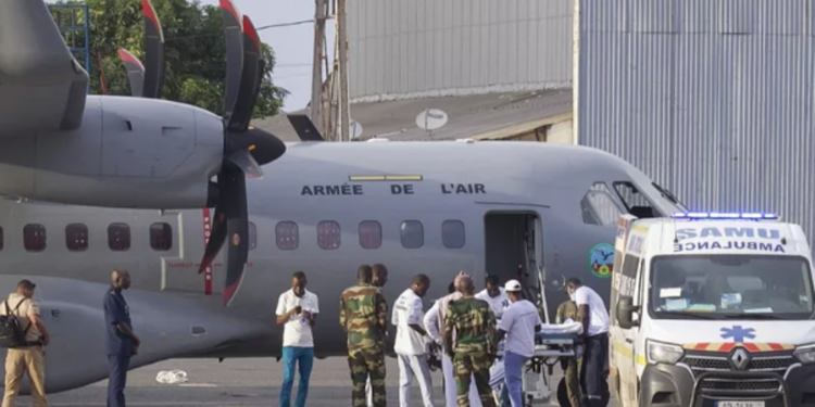 ஓடு பாதையில் திடீரென தீப்பிடித்த விமானம்!