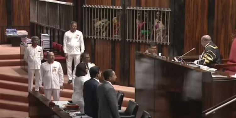 நாடாளுமன்ற உறுப்பினராக பதவியேற்றார் முஜிபுர் ரஹ்மான்