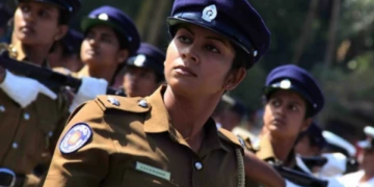 உறங்கிக் கொண்டிருந்த பெண் பொலிஸ் கான்ஸ்டபிளுக்கு நிகழ்ந்த கொடுமை!