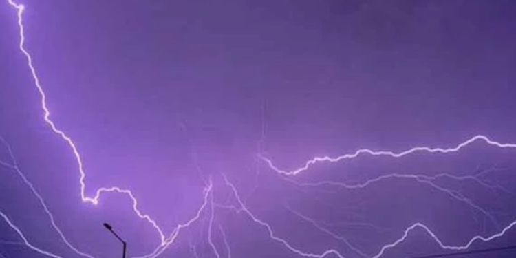 மின்னல் தாக்கியதில் 11பேர் உயிரிழப்பு!