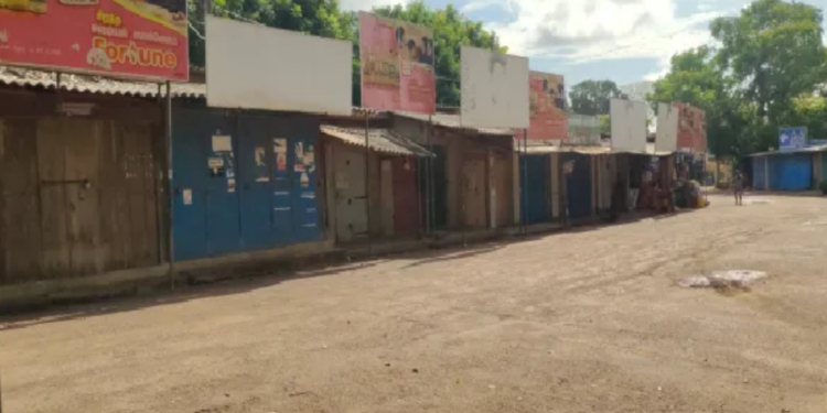 முள்ளிவாய்க்காலுக்காக முற்றாக முடங்கியது கிளிநொச்சி!