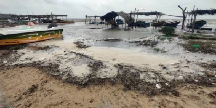 மன்னாரில் திடீரென உள்வாங்கிய கடல் அச்சத்தில் மக்கள்!