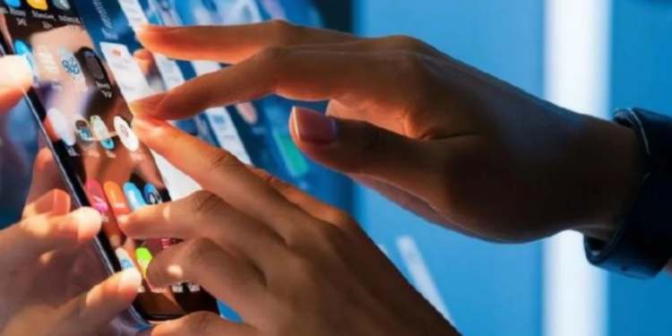 ஆன்லைனில் 300 மில்லியனுக்கும் மேற்ப்பட்ட குழந்தைகள் பாலியல் சுரண்டல்!