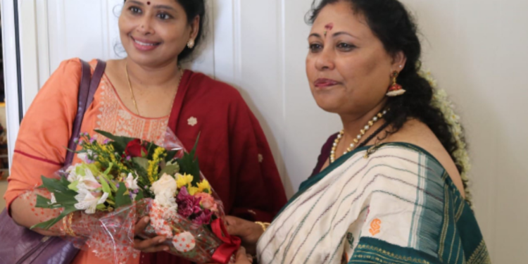 யாழ் வந்த பிரபல தென்னிந்திய பாடகி நித்தியஸ்ரீ மகாதேவன்