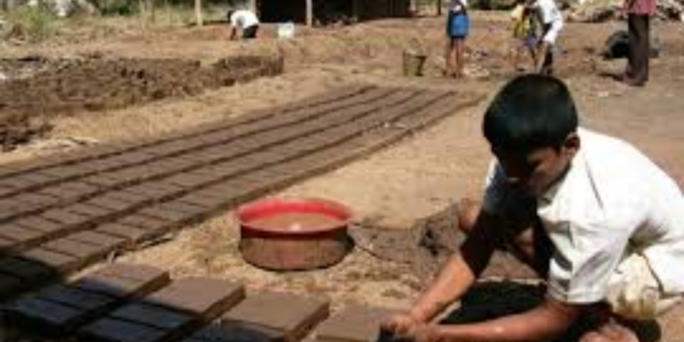 சிறுவர்களை தொழிலுக்கு அமர்த்துவோருக்கு எச்சரிக்கை!