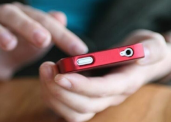 கையடக்க தொலைபேசியில் மகளை தவறாக காணொளி எடுத்த தாய் கைது!