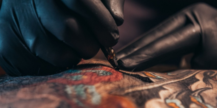 உடலில் பச்சை குத்திக் கொள்பவர்களுக்கான அதிர்ச்சி தகவல்!