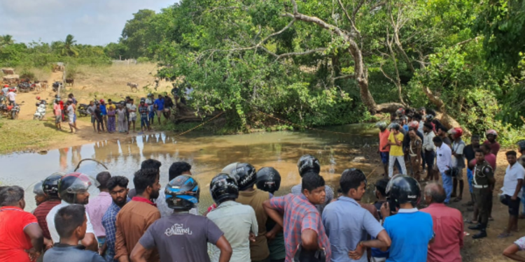கிளிநொச்சியில் பரபரப்பு ஆற்றிலிருந்து ஆண் ஒருவரின் சடலம் மீட்பு!