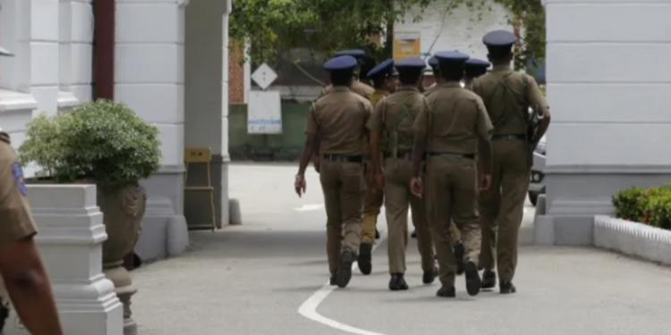 உறங்கிக் கொண்டிருந்தவரை எழும்பிய நபர் கைது!