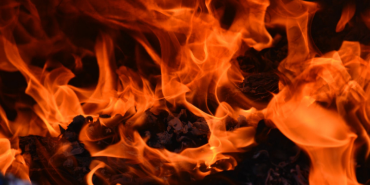 யாழில் மனைவியை தீ மூட்டி கொன்றவருக்கு மரண தண்டனை விதிப்பு!