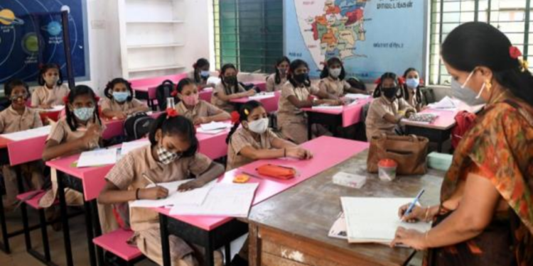 கணவனுடன் இணைந்து பாடசாலை ஆசிரியர் மேற்கொண்ட மோசமான செயல்!