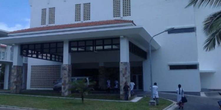 யாழ் போதனா வைத்தியசாலை முன்பாக நின்ற மர்ம கார்