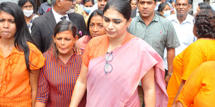 ஹிருணிக்காவுக்கு 3 வருட சிறைத்தண்டனை!