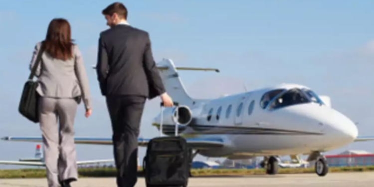 யாழ் இளைஞனை வெளிநாட்டிற்கு அனுப்புவதாக ஏமாற்றிய யுவதி!