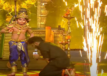 மெய்சிலிர்க்கும் வண்ணம் அரங்கில் பாடல் பாடிய இலங்கை பாடகர்!