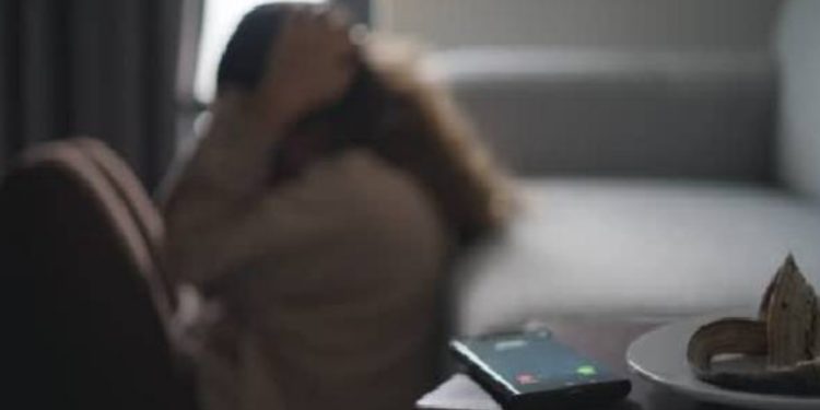 தனது மகளின் அந்தரங்க வீடியோவை சமூக வலைதளங்களில் பரப்பிய தந்தை!