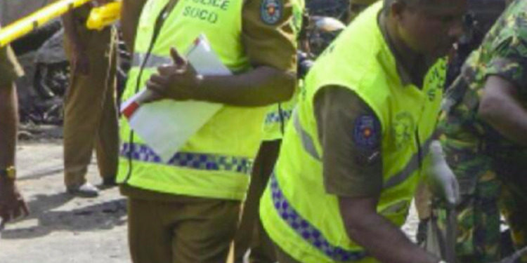 மோட்டார் சைக்கிளில் பயணித்த கணவன் மனைவி மீது துப்பாக்கி சூடு!