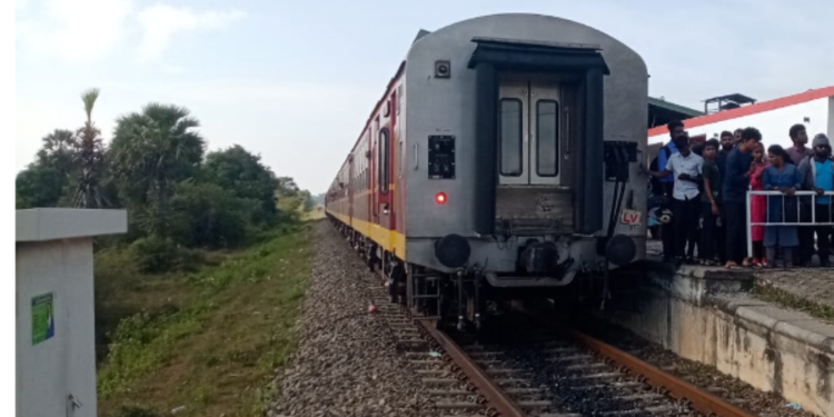 ரயில் பாதையில் அமர்ந்து மது அருந்திய குடும்பஸ்தருக்கு நிகழ்ந்த சோகம்!