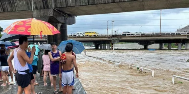 பிலிப்பைன்சில் கனமழையால் 13 பேர் உயிரிழப்பு!