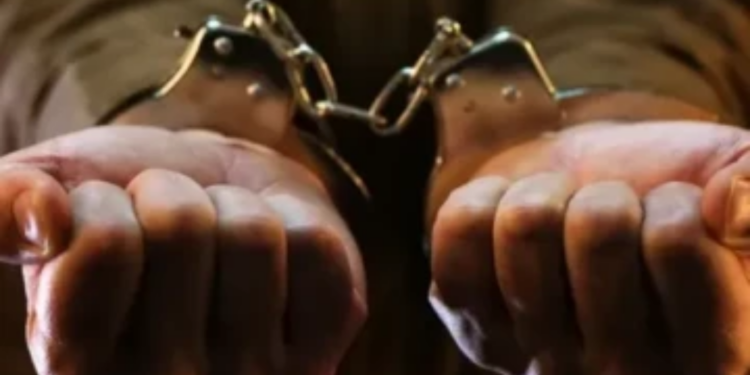 யாழில் வாள் கொண்டு துரத்திச் சென்ற நபர் கைது!