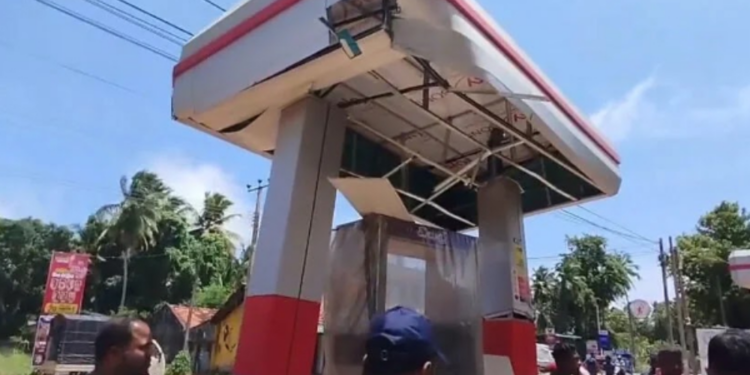 மன்னார் நோக்கி பயணித்த சொகுசு பேருந்து விபத்திற்குள்ளானது!