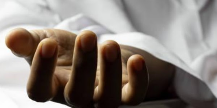 யாழ் வீட்டினுள் சடலமாக மீட்க்கப்பட்ட ஓய்வுநிலை அதிபர்!