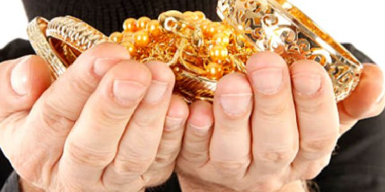 வெளிநாட்டில் இருந்து யாழ் வந்தவர்களுக்கு காத்திருந்த அதிர்ச்சி!