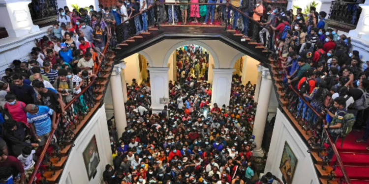 இலங்கையை போன்று வங்க தேசத்திலும் ஆட்சி கவிழ்ப்பு!