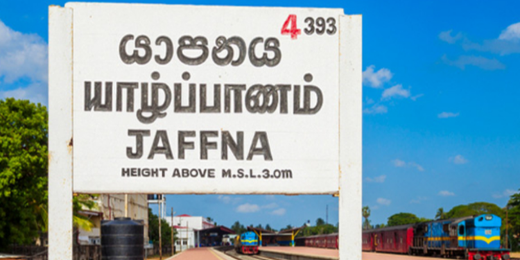 யாழில் கடைக்கு முன் நின்ற இளைஞர்கள் மீது மர்ம நபர்கள் தாக்குதல்!