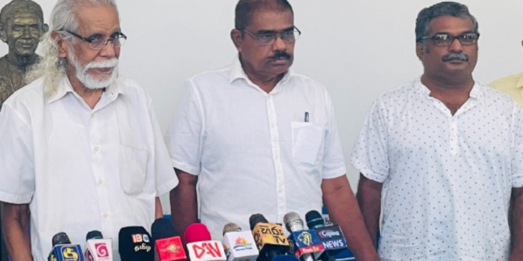 தேர்தல் கட்டுப்பணத்தை செலுத்தினார் பா.அரியநேத்திரன்