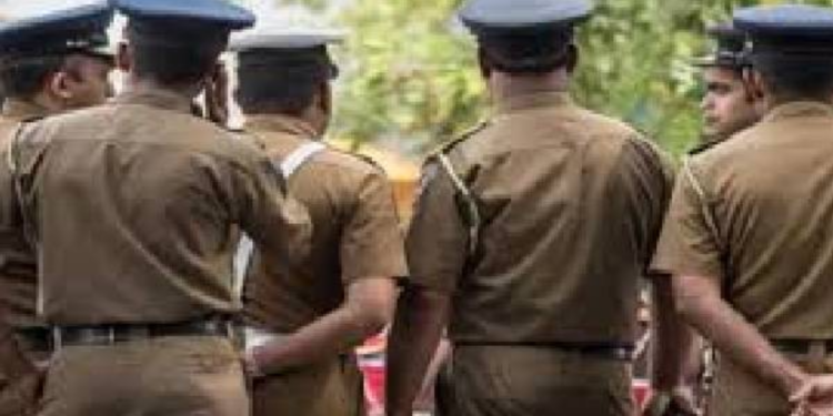 கண்டி எசல பெரஹராவின் போது மதுபானம் விற்பனை செய்த வர்த்தகர் கைது!