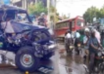 அம்பாறையில் லொறியுடன் மோதி விபத்திற்குள்ளான அரச பேருந்து!