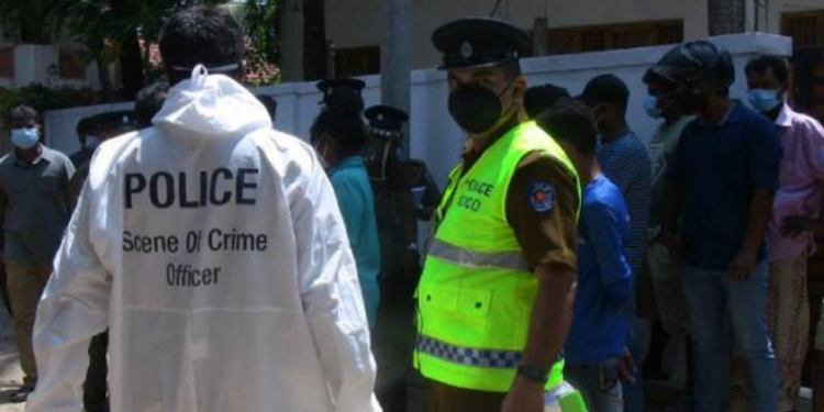 யாழில் பெரும் சோகம் சகோதரனுடன் மோட்டார் சைக்கிளில் சென்ற பெண் பரிதாப மரணம்!