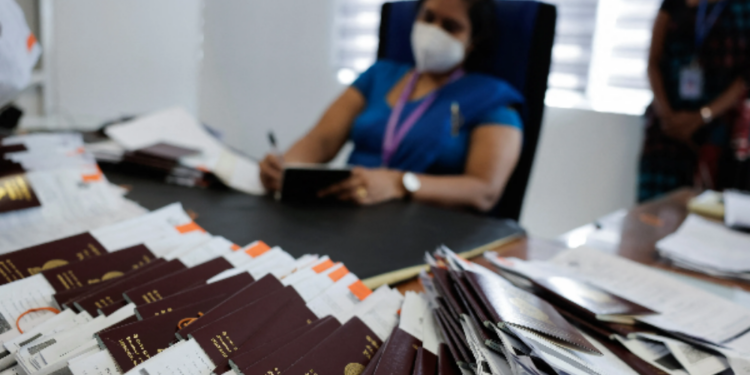 இராஜினாமா செய்தார்  குடிவரவு குடியகழ்வு கட்டுப்பாட்டாளர் நாயகம்