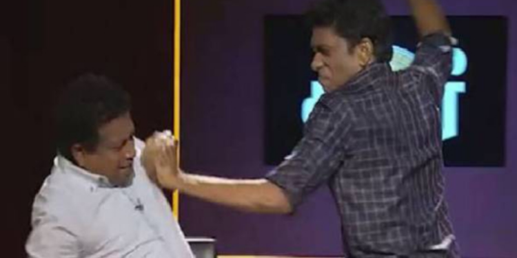 பிரபல தொலைகாட்சியில் அடிதடியில் ஈடுபட்ட நாடாளுமன்ற உறுப்பினர்கள்!