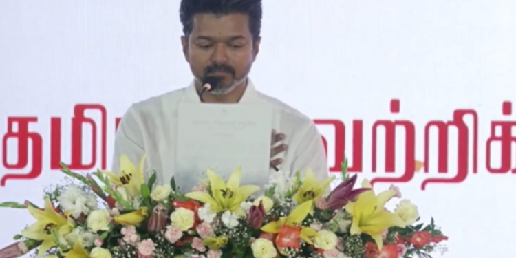 தமிழக வெற்றிக்கழக கொடியில் தமிழீழ தேசிய மரமான வாகை பூ