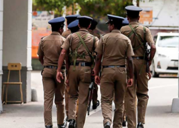 மாணவிகளுக்கு ஆபாச படம் காண்பித்த அதிபர் கைது!