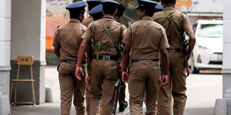 மாணவிகளுக்கு ஆபாச படம் காண்பித்த அதிபர் கைது!