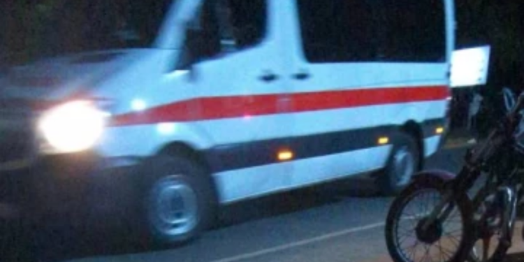 வவுனியாவில் நோயாளர் காவு வண்டிலிருந்து குதித்த பெண் வைத்தியர்!