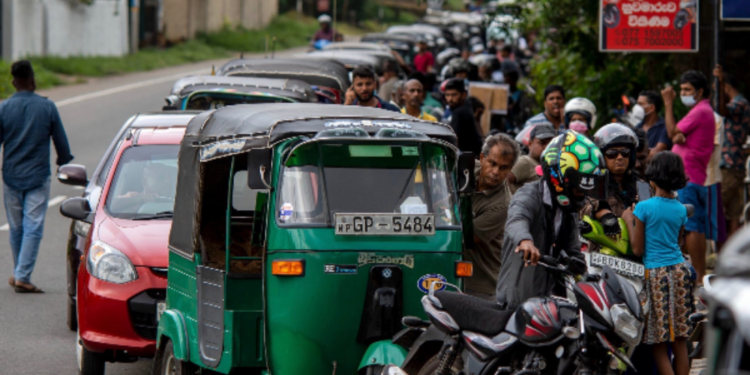 மக்கள் மீண்டும் வரிசையில் நிற்கும் நிலை ஏற்ப்படும் ரணில் எச்சரிக்கை!
