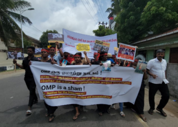 தீச்சட்டி எடுத்து போராட்டத்தில் ஈடுபட்ட காணாமல் ஆக்கப்பட்டோரின் உறவுகள்