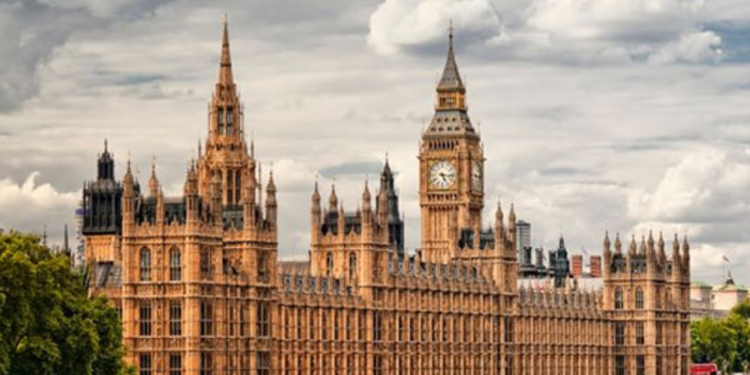 பிரித்தானிய நாடாளுமன்றத்தில் ஏற்ப்பட்ட குழப்பம்!