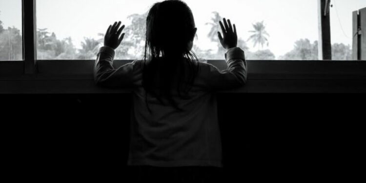 22 பாடசாலை மாணவர்களினால் வன்புணர்வுக்கு உட்ப்படுத்தப்பட்ட பாடசாலை மாணவி!