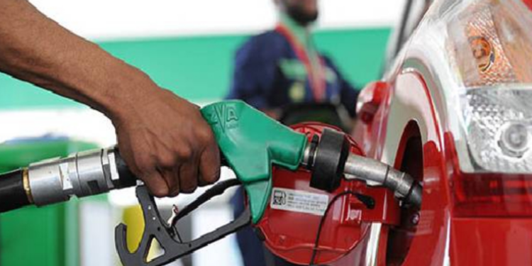 நேற்று நள்ளிரவு முதல் எரிபொருள் விலையில் ஏற்ப்பட்ட மாற்றம்!