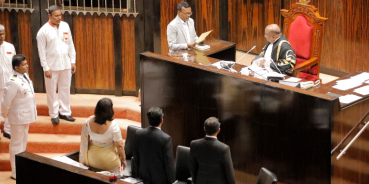 எம்.பியாகப் பதவிப்பிரமாணம் செய்தார் கருணாரத்ன பரணவிதானகே