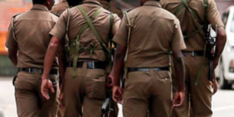 இலஞ்சம் வாங்க முற்ப்பட்ட இரு பொலிஸ் உத்தியோகத்தர்கள் இடை நிறுத்தம்!